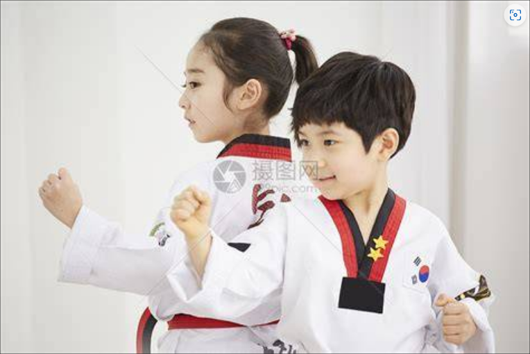 后悔让孩子过早学跆拳道?过来人含泪忠告:这几点没做到,白花钱还伤娃!