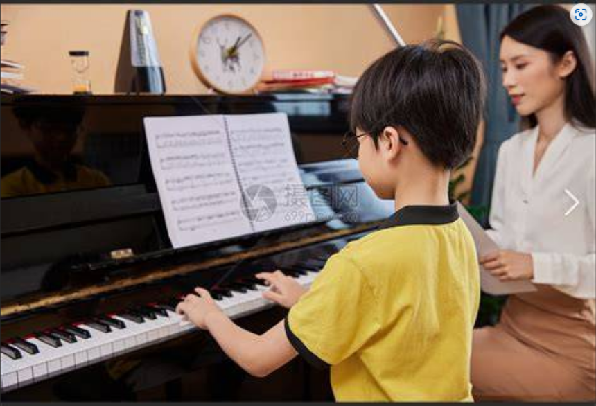  别再被钢琴困住！吉他才是你的音乐第二春？一位钢琴手的真心话：转战吉他的真实体验！