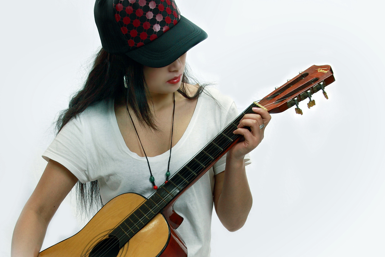 弹吉他的女孩|摄影|人像摄影|上海老夫子 - 原创作品 - 站酷 (ZCOOL)